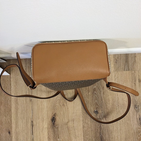 NWOT Gold Michael Kors Backpack - Picture 9 of 14